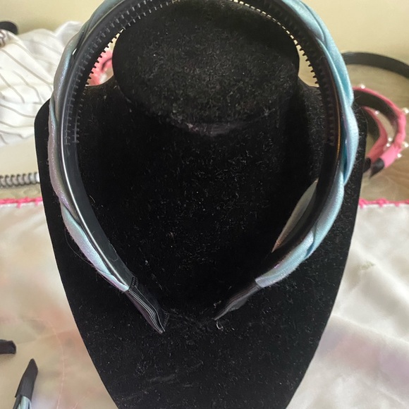 headband - Picture 1 of 3